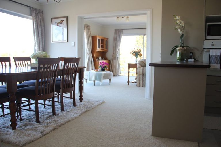 Photo of property in 50 Knightsbridge Drive, Forrest Hill, Auckland, 0620