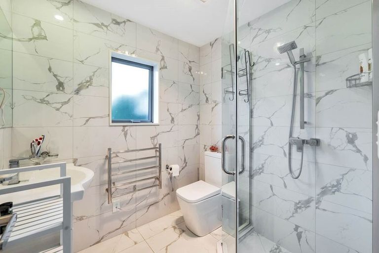 Photo of property in 2 Silverstone Place, Henderson, Auckland, 0612