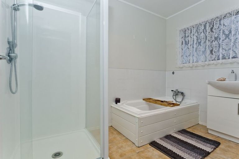 Photo of property in 1/24 Reynolds Place, Torbay, Auckland, 0630