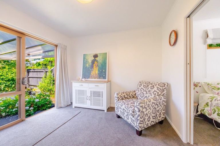 Photo of property in 17 Roslyn Road, Bluff Hill, Napier, 4110