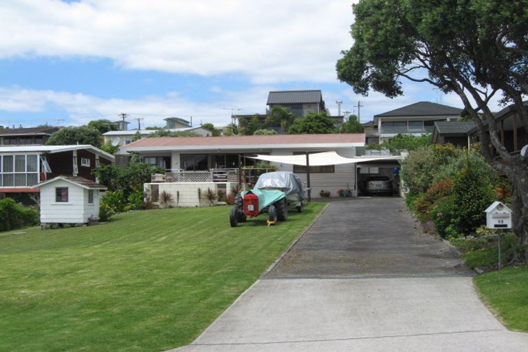 Photo of property in 63 Tindalls Bay Road, Tindalls Beach, Whangaparaoa, 0930