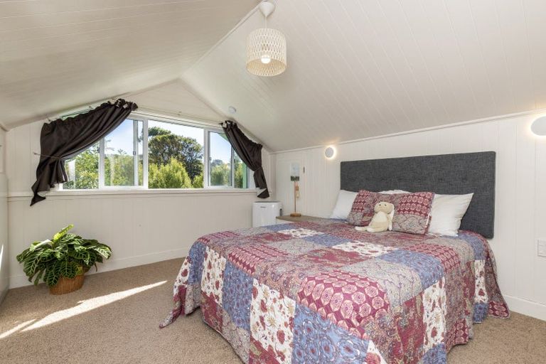 Photo of property in 11 Tiromoana Road, Raumati South, Paraparaumu, 5032