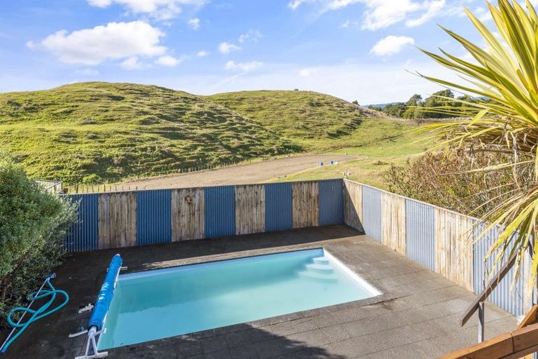 Photo of property in 84 Derham Road, Te Horo, Otaki, 5581