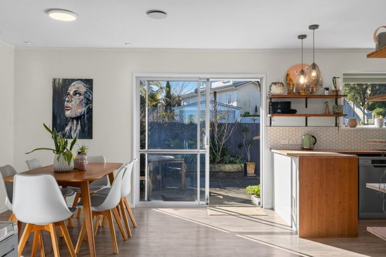 Photo of property in 16 Sunny Bay Road, Matua, Tauranga, 3110