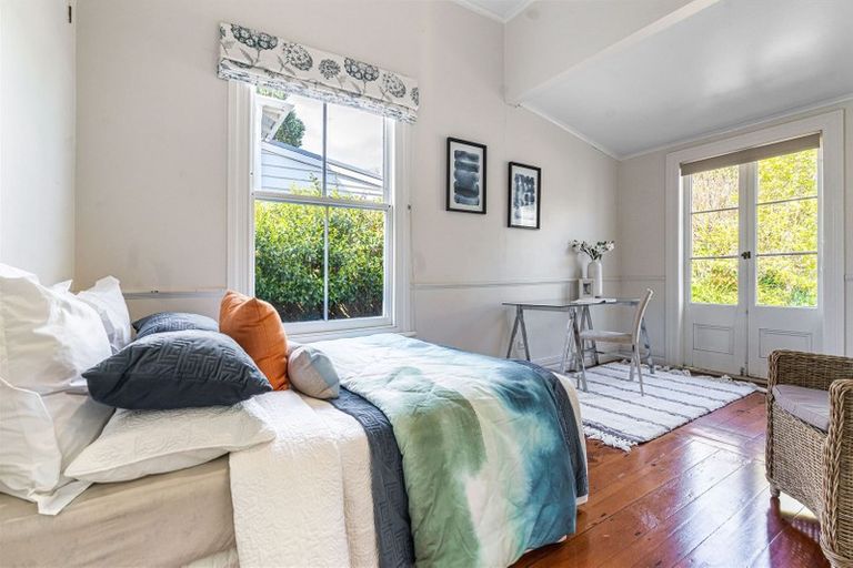 Photo of property in 3 Turnbull Road, Narrow Neck, Auckland, 0624