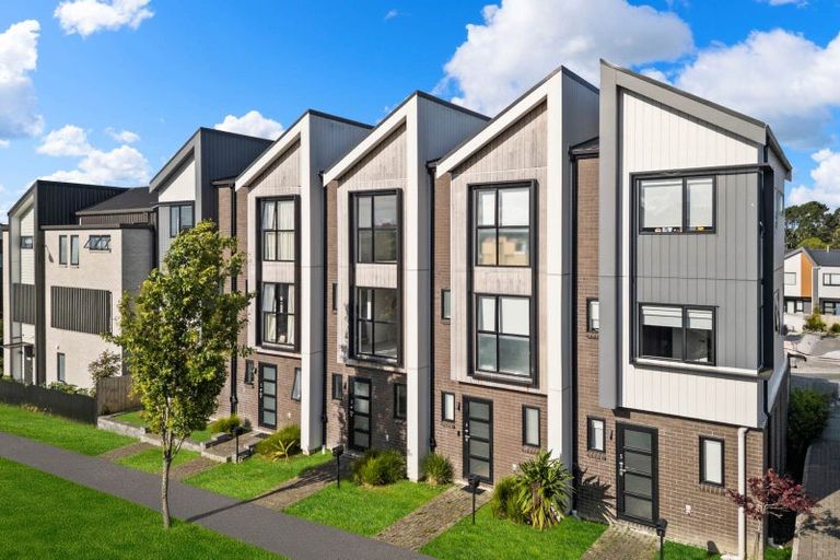 Photo of property in 3/36 Westgate Drive, Westgate, Auckland, 0614