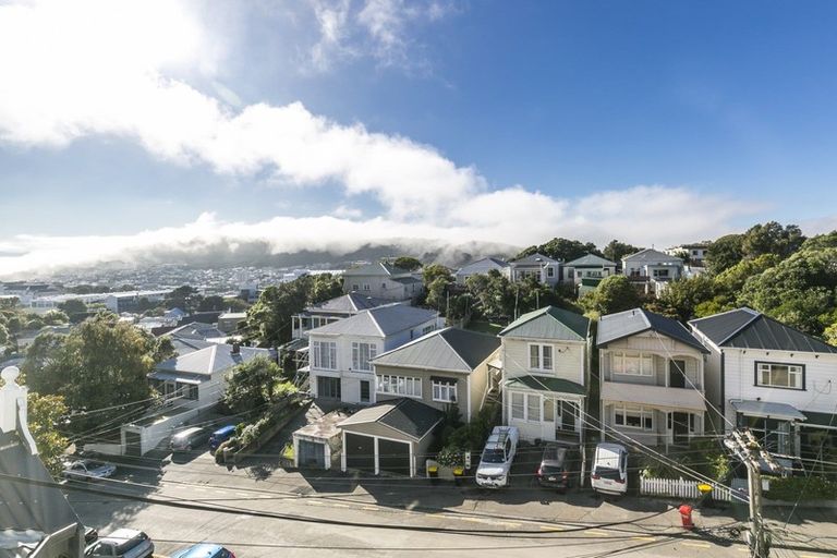 Photo of property in 80 Rolleston Street, Mount Cook, Wellington, 6021