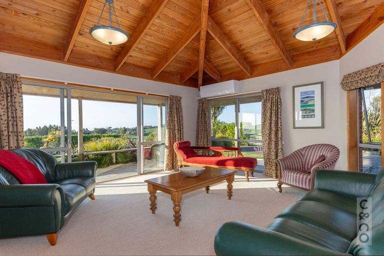 Photo of property in 457 Kiwitahi Road, Helensville, 0875