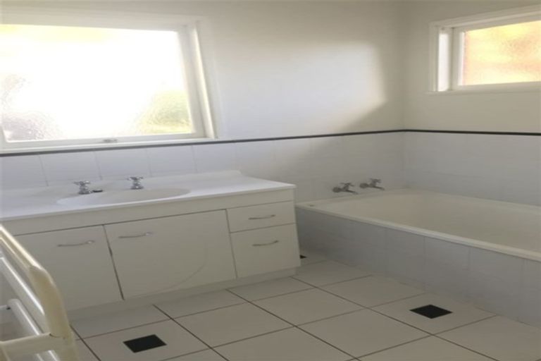 Photo of property in 450 Don Buck Road, Massey, Auckland, 0614