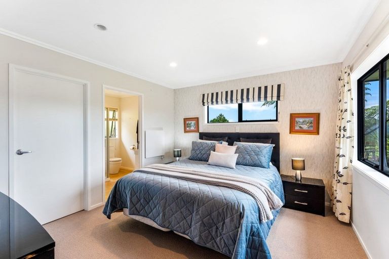 Photo of property in 32 Mount Marua Drive, Timberlea, Upper Hutt, 5018