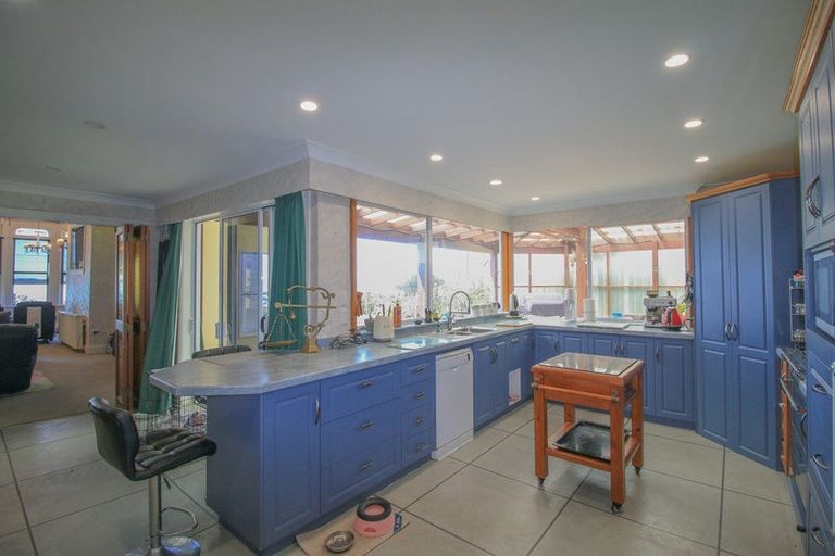 Photo of property in 160 Marine Parade, Bluff, 9814