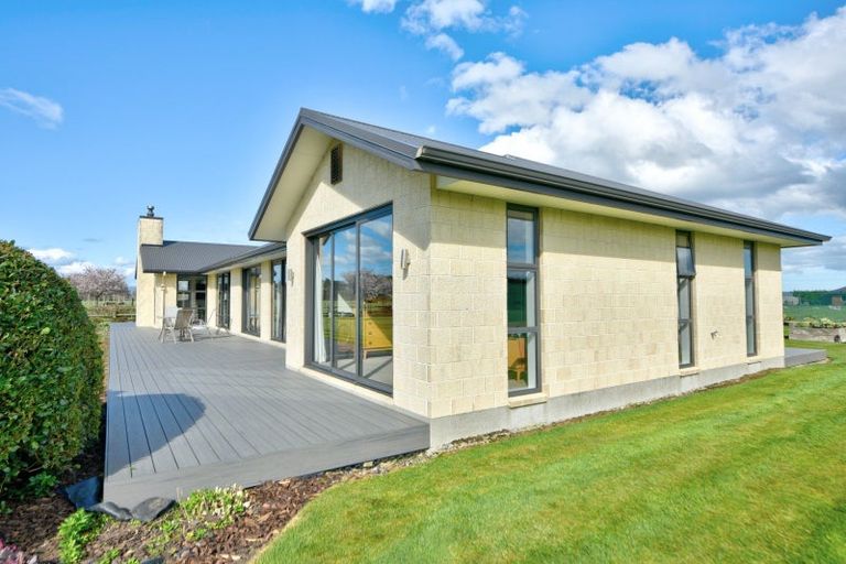 Photo of property in 24 Mckinnon Road, Edendale, Wyndham, 9893