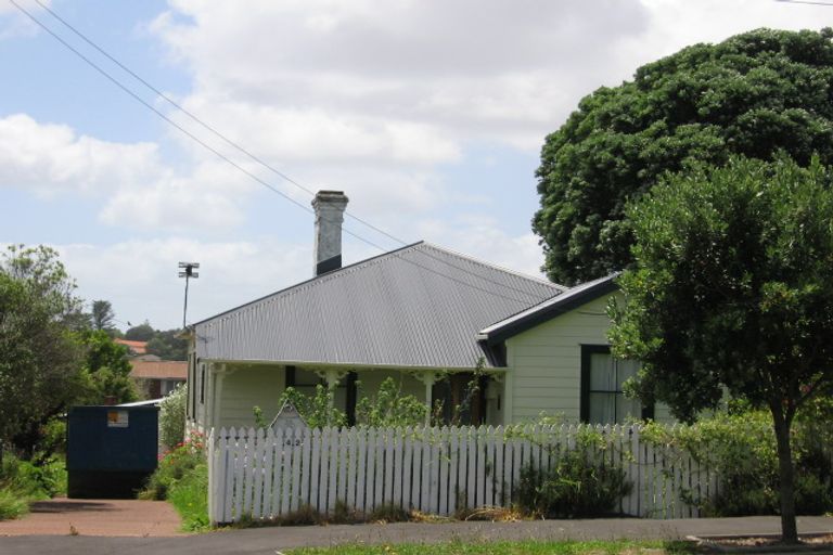 Photo of property in 42 Blockhouse Bay Road, Avondale, Auckland, 1026
