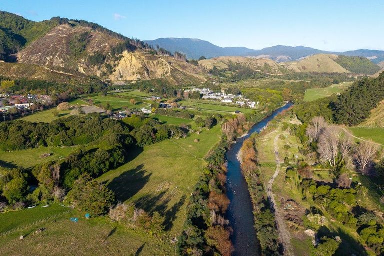 Photo of property in 4 Reikorangi Road, Waikanae, 5036