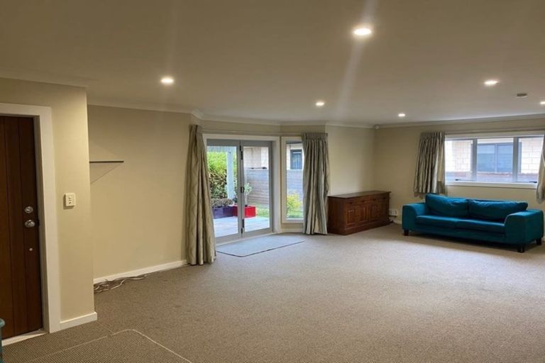 Photo of property in 8a Neeve Place, Taradale, Napier, 4112