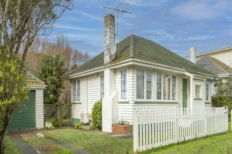 Photo of property in 22 Findlay Street, Tawa, Wellington, 5028