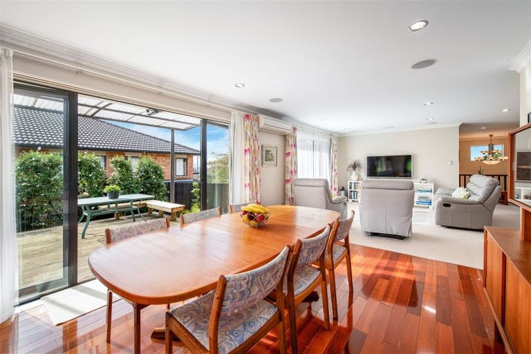 Photo of property in 34 Sapperton Drive, Henderson, Auckland, 0612