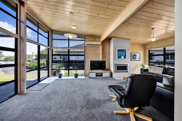 Photo of property in 11 Highfield Place, Highlands Park, New Plymouth, 4312