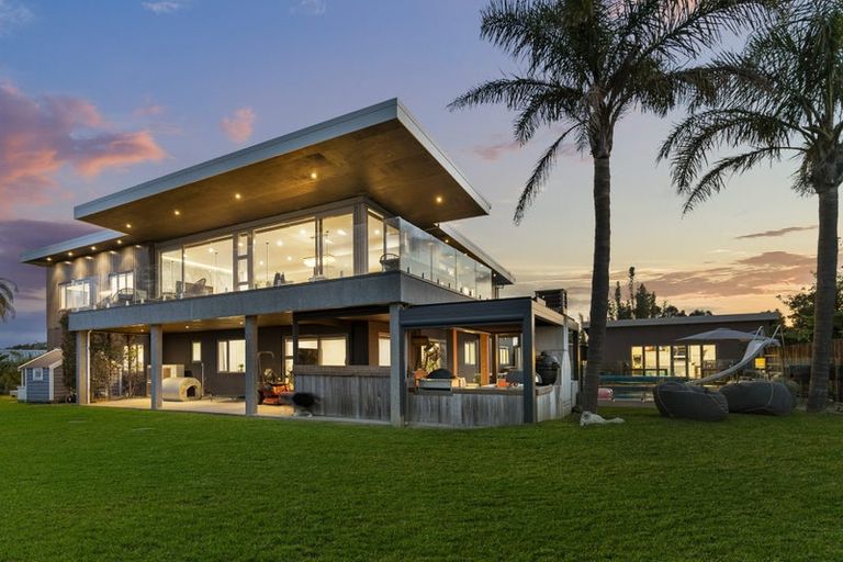 Photo of property in 201 Whangaparaoa Road, Red Beach, 0932