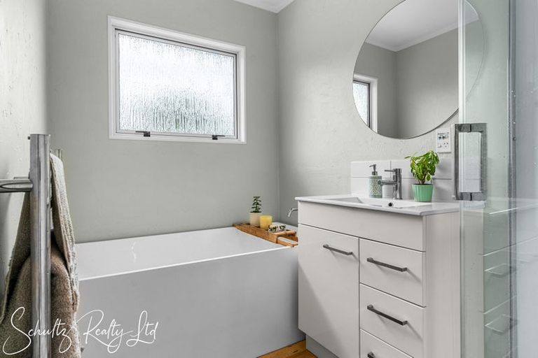 Photo of property in 15 Bickerstaffe Road, Maungaturoto, 0520