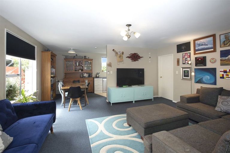 Photo of property in 87 Olliviers Road, Phillipstown, Christchurch, 8011