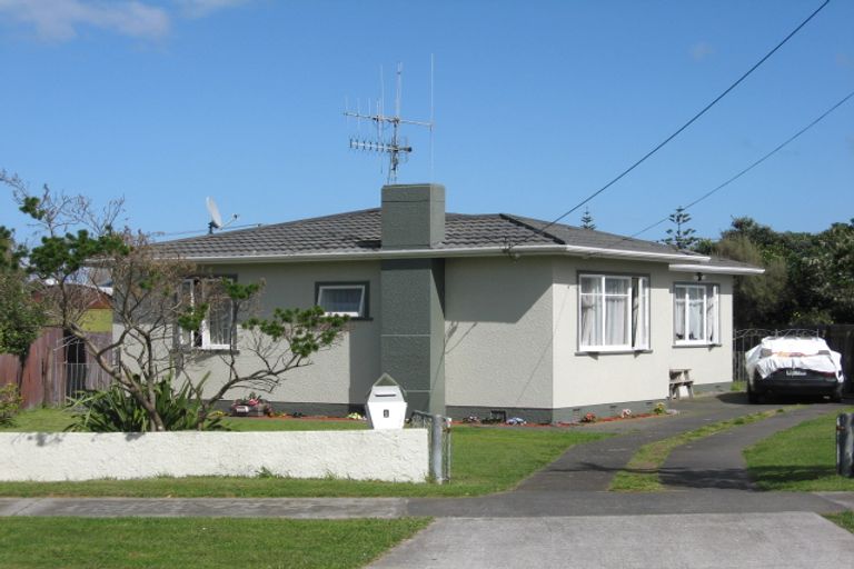 Photo of property in 1 Aotea Street, Castlecliff, Whanganui, 4501