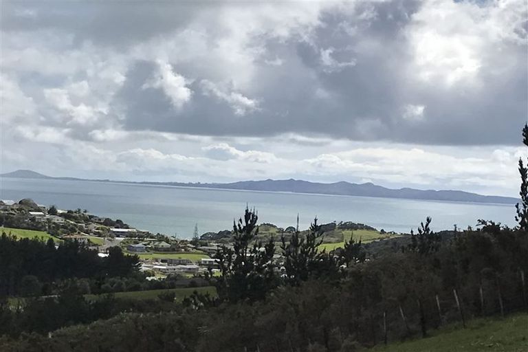 Photo of property in 24 Pekama Drive, Cable Bay, 0420