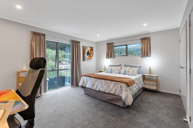 Photo of property in 19 Somerby Mews, Silverstream, Upper Hutt, 5019