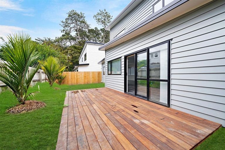 Photo of property in 16a Glen Marine Parade, Glendene, Auckland, 0602