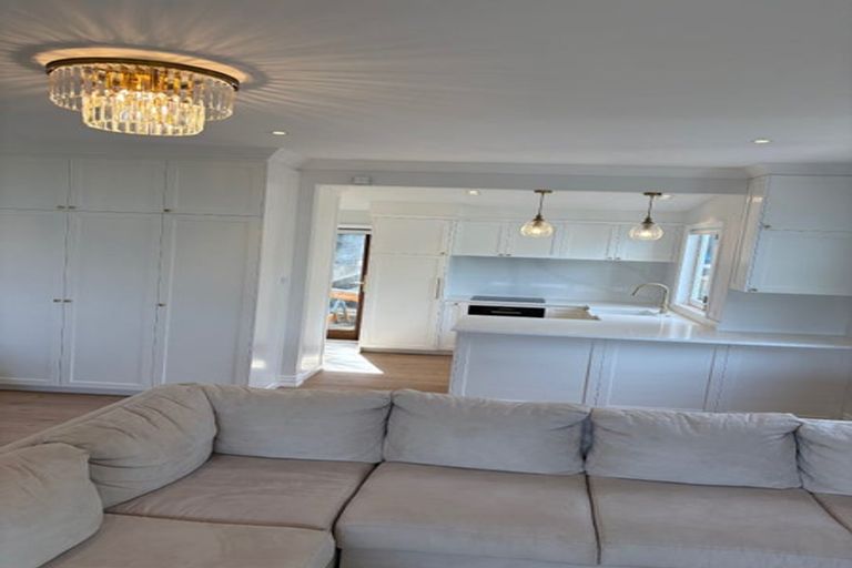 Photo of property in 43a Pohutukawa Avenue, Red Beach, 0932