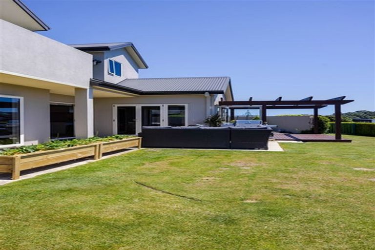 Photo of property in 10 Sampson Avenue, Waiwhakaiho, New Plymouth, 4312