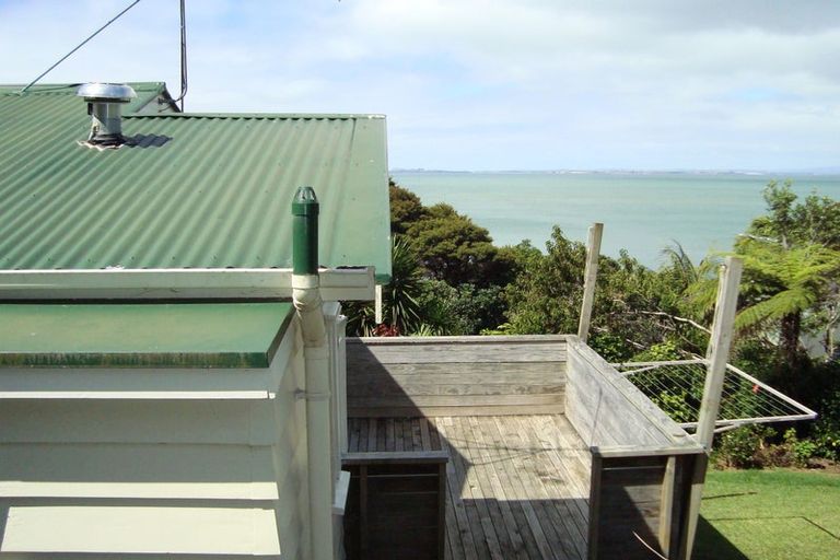 Photo of property in 132 Cornwallis Road, Cornwallis, Auckland, 0604