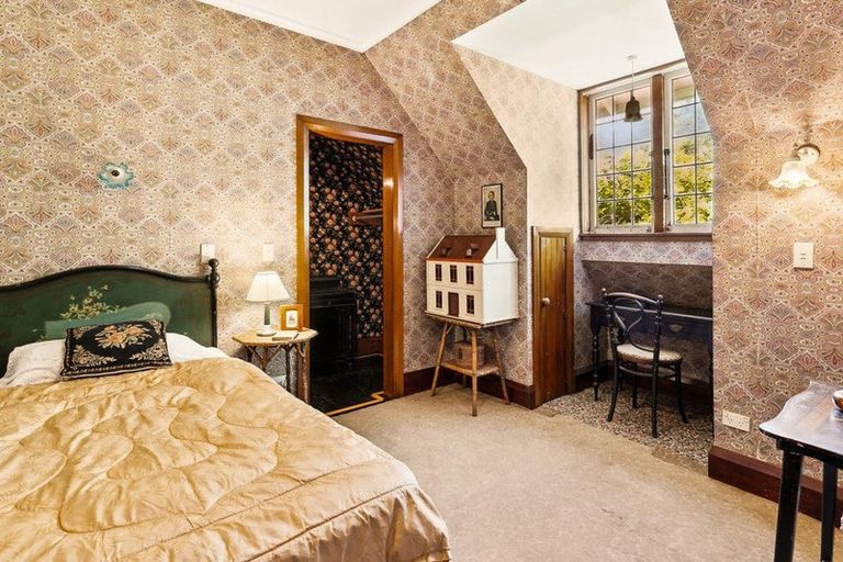 Photo of property in 1 Woodmancote Road, Khandallah, Wellington, 6035