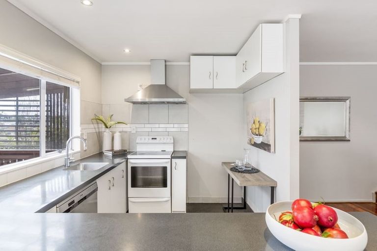 Photo of property in 1/15 Kennedy Avenue, Forrest Hill, Auckland, 0620