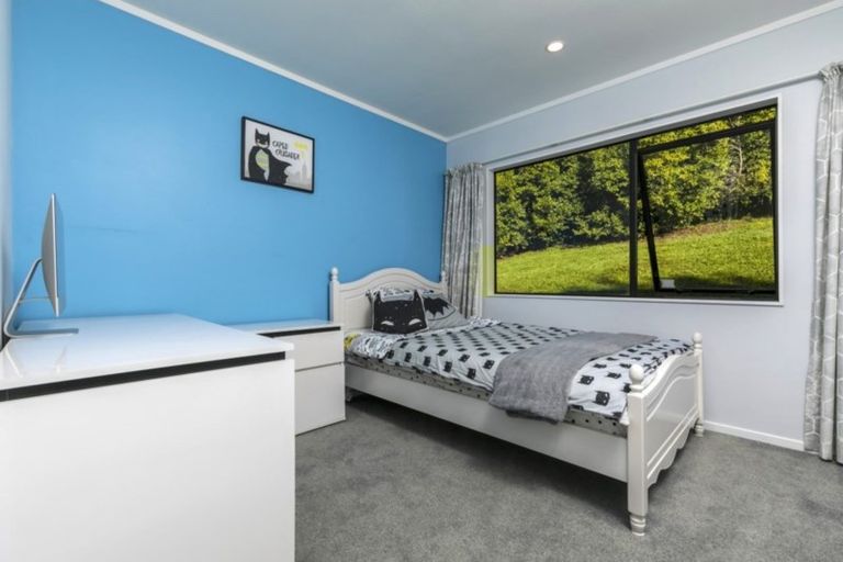 Photo of property in 9 Heatherleigh Rise, Northcross, Auckland, 0632