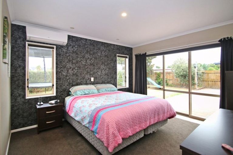 Photo of property in 36 Mcleod Place, Papamoa Beach, Papamoa, 3118