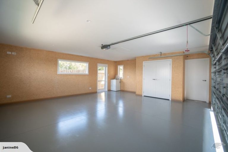 Photo of property in 39 Coutts Way, Fitzherbert, Palmerston North, 4410