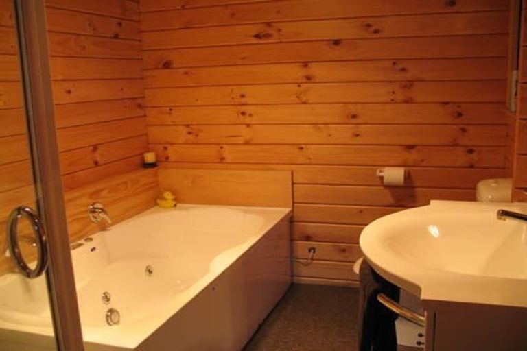 Photo of property in 277 Gully Road, Happy Valley, Tuatapere, 9691