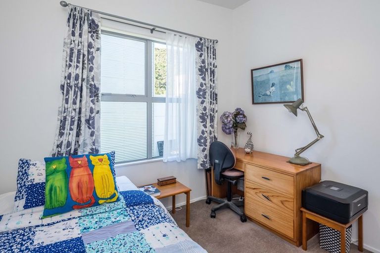 Photo of property in 72 Saddleback Grove, Karori, Wellington, 6012