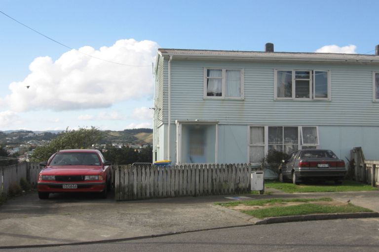 Photo of property in 17-19 Wiltshire Place, Cannons Creek, Porirua, 5024