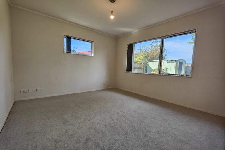 Photo of property in 12 Quartley Place, Huntington Park, Auckland, 2013