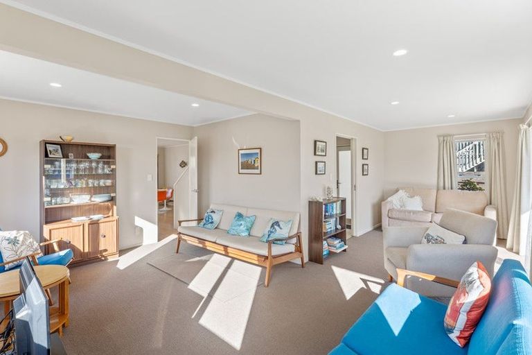 Photo of property in 114 Field Way, Waikanae Beach, Waikanae, 5036
