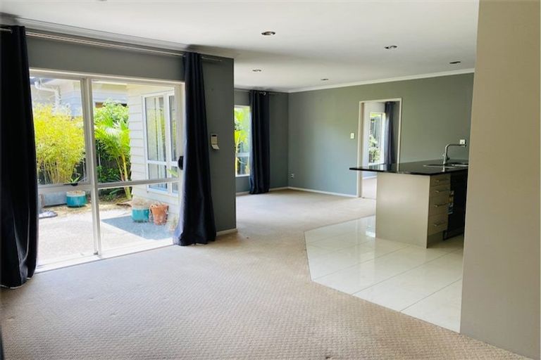 Photo of property in 6 Stamford Crescent, Flat Bush, Auckland, 2019