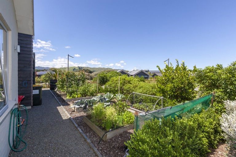 Photo of property in 2 Te Heke Place, Waikanae, 5036