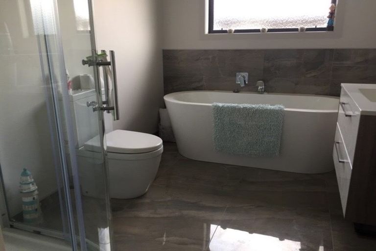 Photo of property in 93 Riverstone Drive, Riverstone Terraces, Upper Hutt, 5018