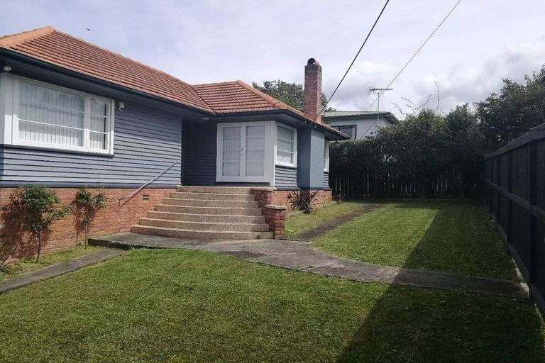 Photo of property in 61 Eastglen Road, Glen Eden, Auckland, 0602