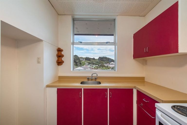 Photo of property in Beresford Apartments, 18/118 Russell Terrace, Berhampore, Wellington, 6023