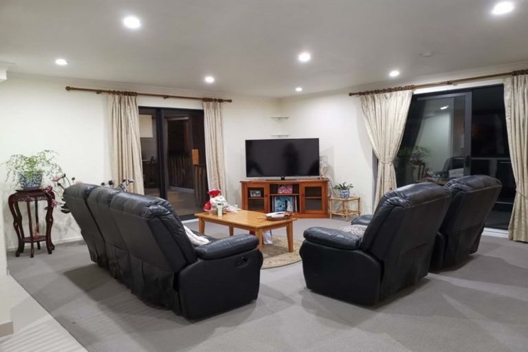 Photo of property in 13 Bangla Place, Massey, Auckland, 0614