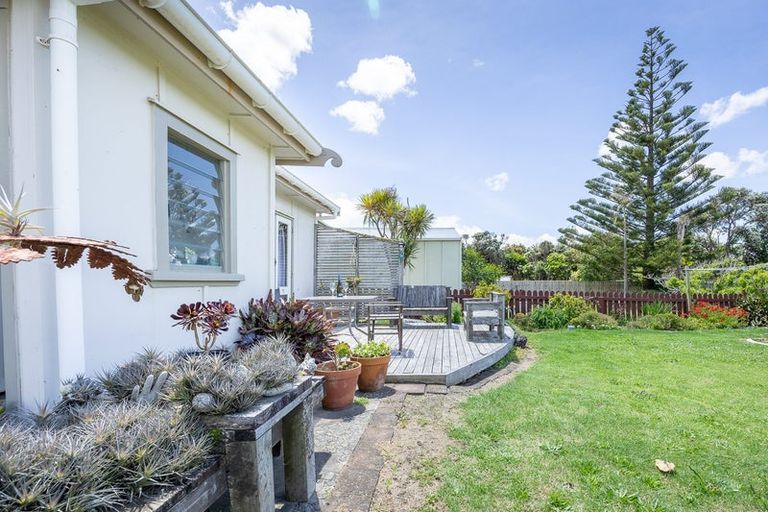 Photo of property in 23 Kelly Street, Baylys Beach, Dargaville, 0377