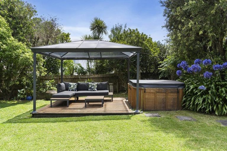 Photo of property in 5 Higham Ferrers Place, Red Beach, 0932